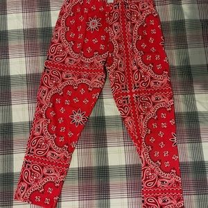 Red paisley print leggings